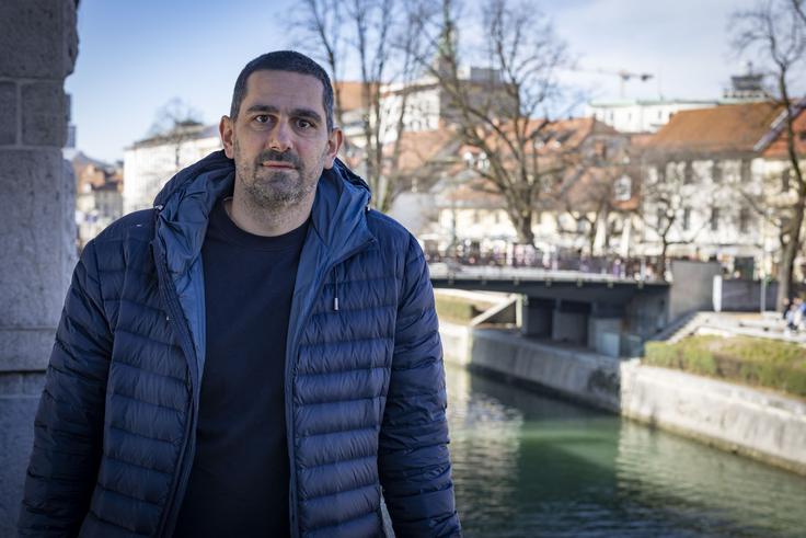 Pomembno mu je, da se nauči slovensko. | Foto: Bojan Puhek