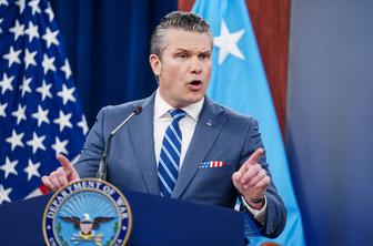 Hegseth ob blokadi pristanišč Iranu svetuje premišljeno ravnanje