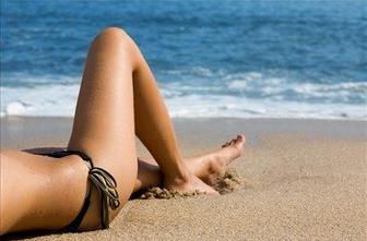 Na plažo z urejenim bikini predelom