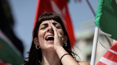 Množičen protest v Rimu: več deset tisoč ljudi vzklikalo "dovolj je" #foto