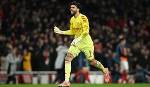 Neverjetna drama na Emiratesu. Šeško je treniral, a žal ...