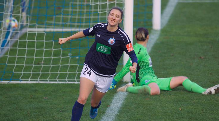 V Nemčiji je bila vajena na gostovanja potovati zgolj z avtobusom, v ZDA pa so razdalje bistveno večje, zato potuje z letalom. | Foto: Guliverimage/Vladimir Fedorenko