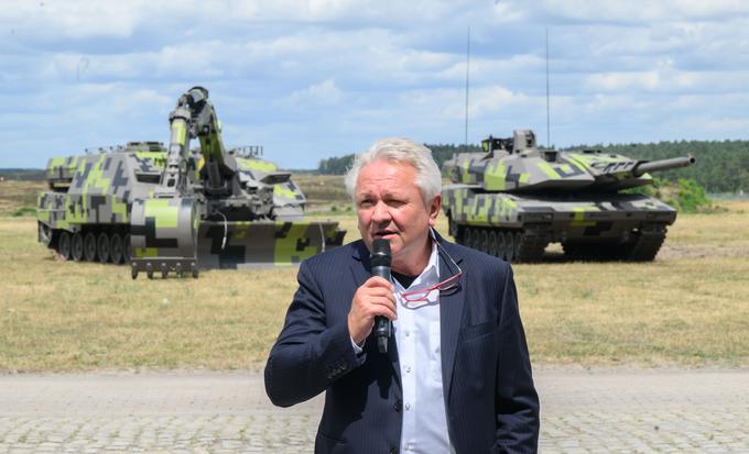 Šef koncerna Rheinmetall Armin Papperger na lanski predstavitvi pantherjev | Foto: Guliverimage/Vladimir Fedorenko