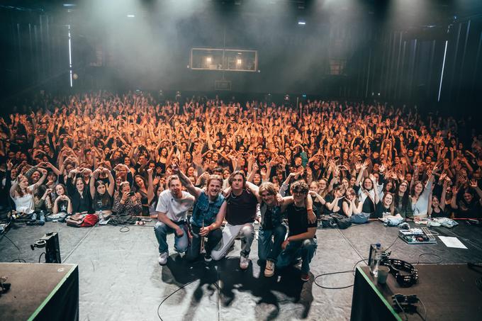 Aprila je skupina v Kinu Šiška predstavila svoj prvi album Sladki problemi. | Foto: Luka Fabčič