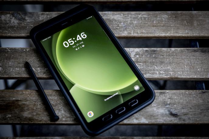 Samsung Galaxy Tab Active5 5G, tablica | Že iz imena tablice je jasno, da je namenjena vsem, ki so zaradi dela ali svojih prostočasnih dejavnosti dalj časa izpostavljeni zunanjim vplivom. | Foto Ana Kovač