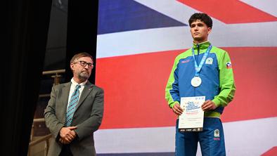 22 kolajn mladih slovenskih kickboksarjev na EP