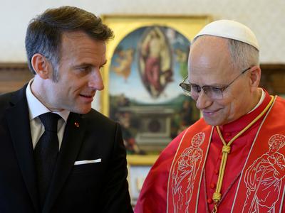 Macron se je srečal s papežem Leonom XIV.