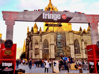 V škotski prestolnici začetek največjega umetniškega festivala