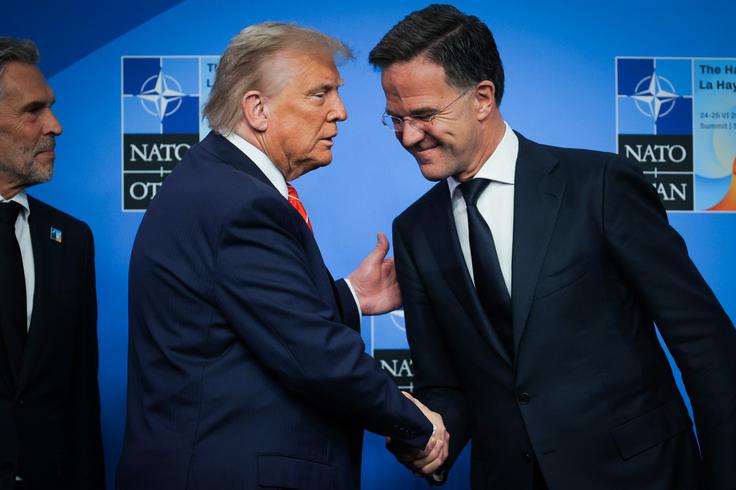 V odzivu na vlogo ZDA in ravnovesje znotraj zavezništva je Rutte poudaril, da ostaja Amerika zavezana 5. členu pogodbe, a obenem pričakuje večjo odgovornost evropskih držav. | Foto: Daniel Novakovič/STA