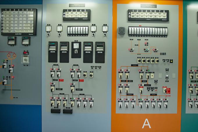 Od leta 2000 v NEK za usposabljanje in trening uporabljajo svoj simulator delovanja elektrarne – kopijo komandne sobe.  | Foto: Ana Kovač