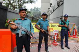 Domnevni islamisti v Bangladešu z mačetami nad profesorja