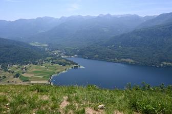 Vzpon na Pršivec s pogledom na Bohinjsko jezero in Triglav #video