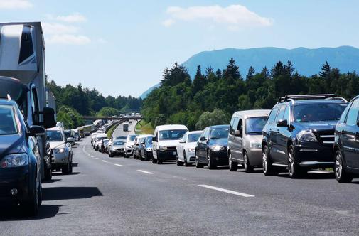 Velikonočna gneča na cestah in mejah