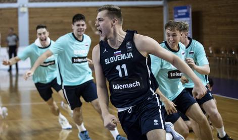S trojko ob zvoku sirene mladi Slovenci v četrtfinale #video