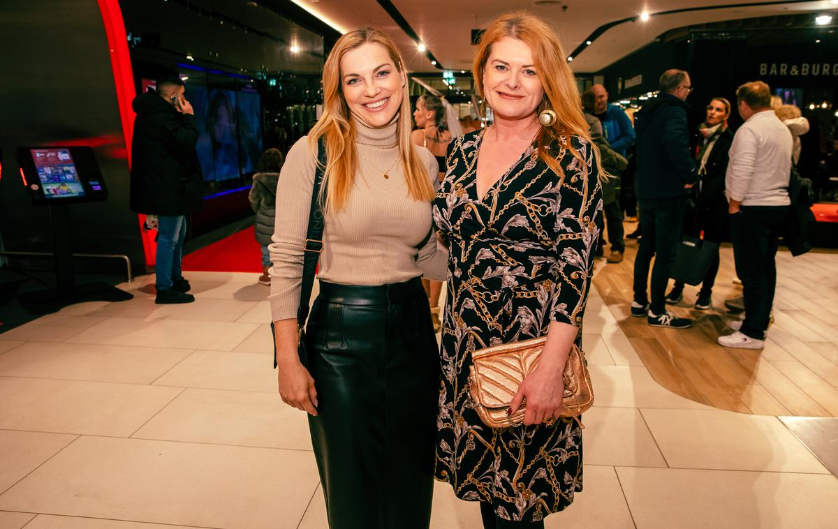 Ljubica Mlinar, Monika Tavčar | Ljubica Mlinar s kolegico Moniko Tavčar, ki je bila tudi med povabljenimi na poroki | Foto Mediaspeed