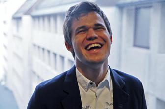 Carlsen dobil drugo partijo