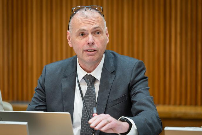 Mihael Zupančič | Kot je napovedal, se bo zavzemal za meritokratski sistem napredovanj, ustrezno nagrajevanje ter okrepitev podpornega osebja. Zavzemal se bo tudi za "dejansko individualno neodvisnost sodnikov", za pregledne postopke imenovanj, napredovanj in ocenjevanja dela ter večjo odgovornost pri organizaciji dela in upravljanju javnih sredstev. Razmišlja tudi o personalnih svetih. V sodelovanju s Sodnim svetom in vrhovnim sodiščem pa želi odpreti razpravo o sodobnem modelu upravljanja sodstva. | Foto Bor Slana/STA