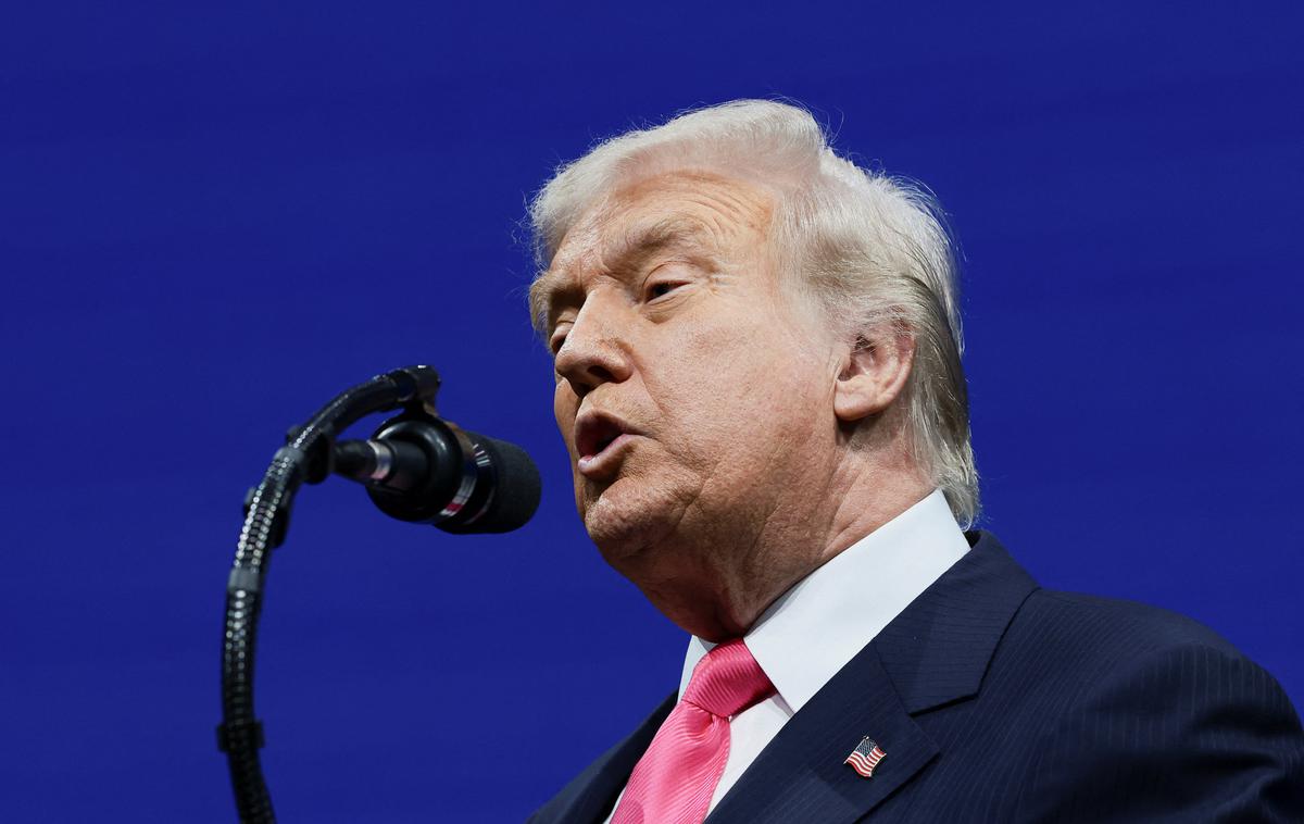 Donald Trump | Demokratski senatorji so Donalda Trumpa obtožili, da ščuva vojake in obveščevalce nad ameriške državljane. | Foto Reuters