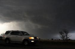 Smrtonosni tornadi pustošili po Teksasu, najmanj šest mrtvih (video)