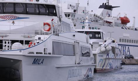 Potniki na suhem: na Hrvaškem zasidrali trajekte in katamarane