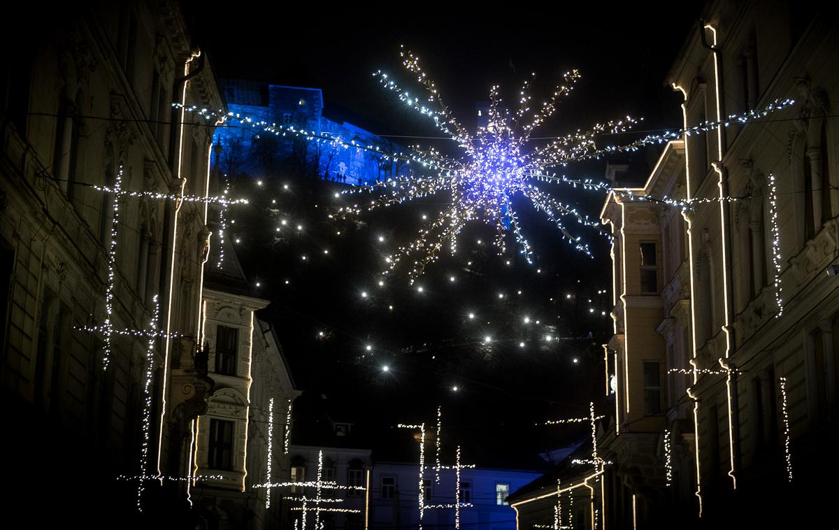 Ljubljana praznična okrasitev lučke december | Foto Ana Kovač