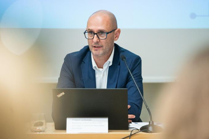 Vodja sektorja za elektronske medije na Akosu Tomaž Gorjanc je dejal, da medijska zakonodaja prepoveduje trženje izdelkov, ki se predstavljajo z lastnostmi za zdravljenje in preprečevanje bolezni.  | Foto: 