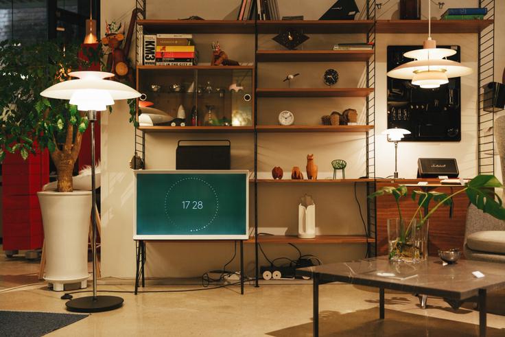 Samsung Serif QLED NFC tudi na televizorju - The Serif. | Foto: Samsung