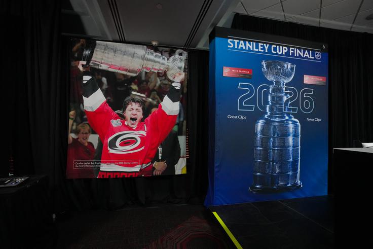 Rod Brind'Amour je popeljal Carolino leta 2006 do edinega naslova v ligi NHL. | Foto: Reuters