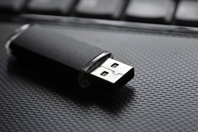 USB ključ | Priljubljeni USB-ključki so z varnostnega vidika precej nezanesljivi, zlasti zaradi praviloma pomanjkljivih varnostnih ukrepov njihovih uporabnikov. | Foto Thinkstock