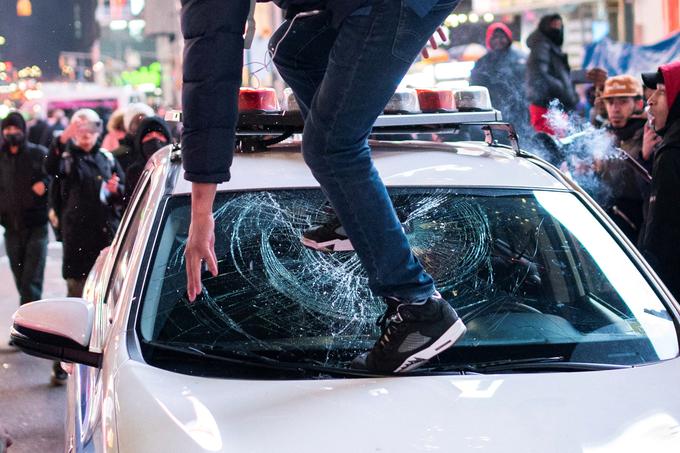 Mesta po ZDA so se sinoči pripravljala na velike demonstracije. | Foto: Reuters