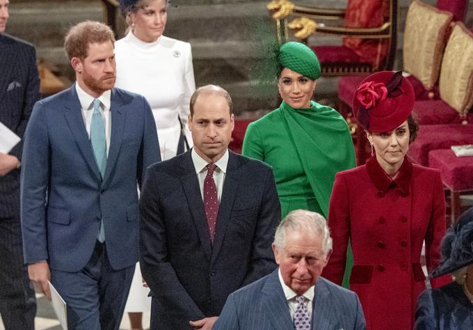 Malce nerodna fotografija: princ Harry in njegov brat princ William spet združena, a menda ne več prav bratska. | Foto: Getty Images