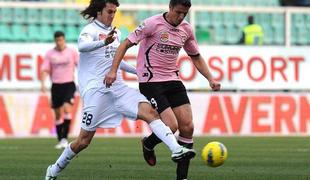 Milan do novih točk, Inter izgubil