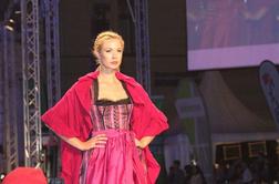 Slovenske manekenke "zažigale" v avstrijskih narodnih nošah