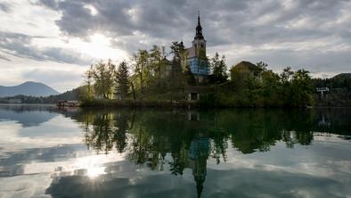 Blejski otok: kljub množičnemu turizmu ni izgubil svojega šarma