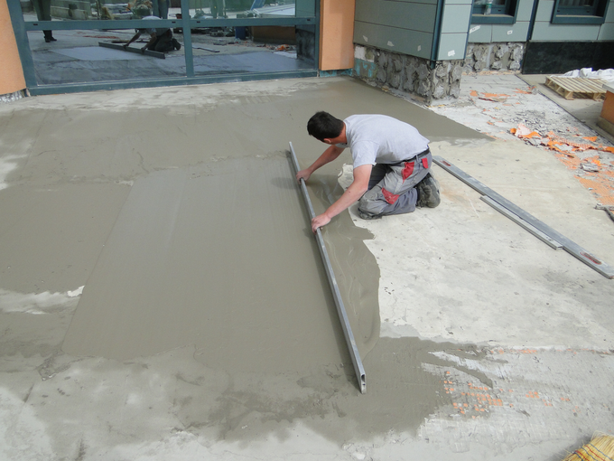Izravnava podlage s cementno malto Planitop Fast 330 | Foto: Mapei d.o.o.