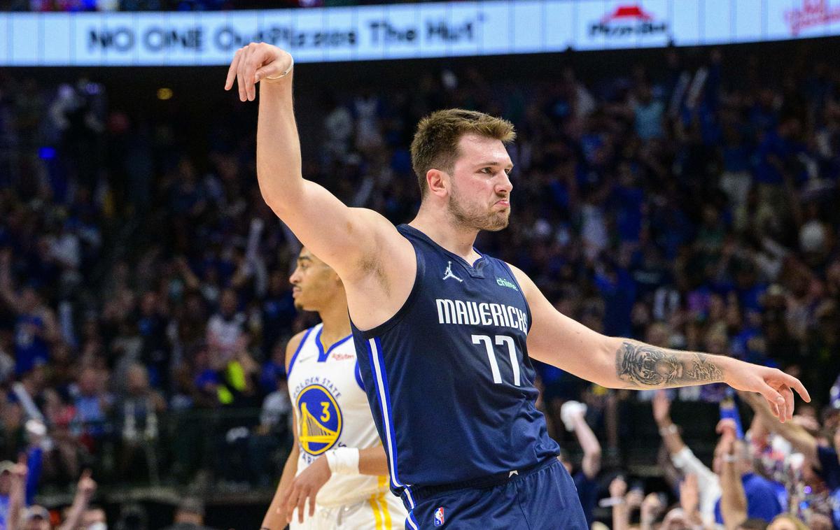 Dallas DOnčić | Luka Dončić, ko je ob zvoku sirene prve četrtine zadel trojko. | Foto Reuters