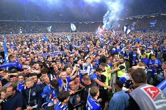 Hamburger SV po sedmih letih v bundesligi, po slavju še neredi