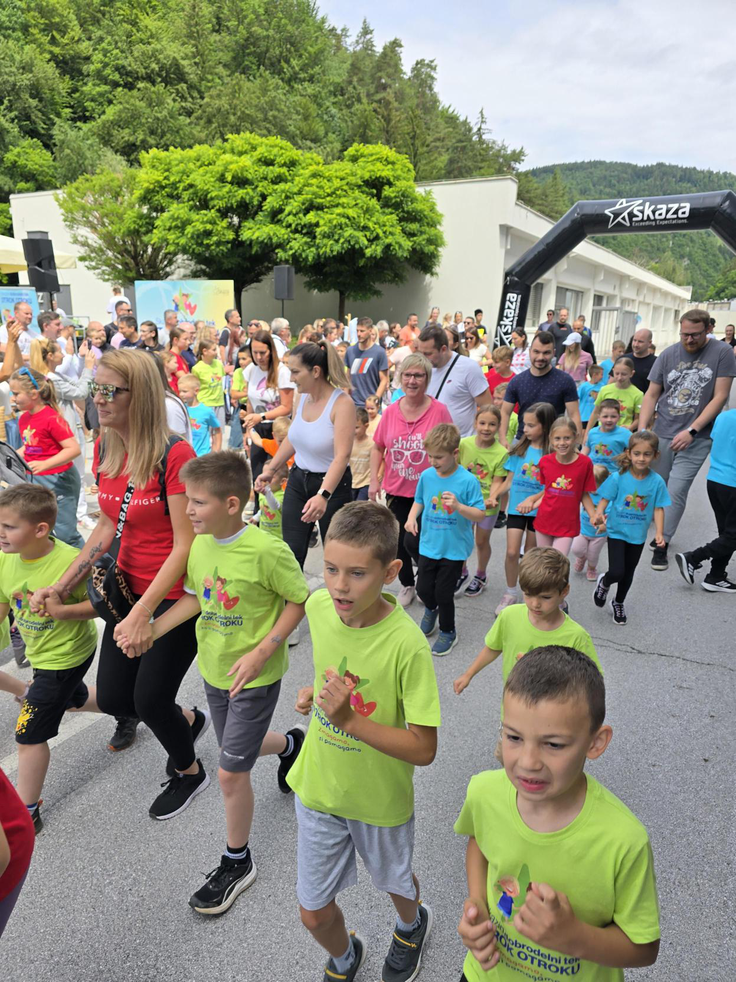Letos se je Skazinega teka Otrok otroku udeležilo rekordno število otrok, saj je za dober namen teklo več kot 400 malih tekačev, ker zmagamo, ko si pomagamo. | Foto: Plastika Skaza