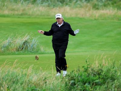 V Trumpovo območje za golf vdrli dve letali
