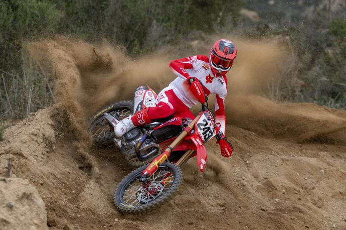 Tim Gajser Honda 2025 | Tim Gajser in njegova Honda za sezono 2025, ko meri na šesti naslov svetovnega prvaka (peti v MXGP). | Foto Honda Racing/ShotbyBavo