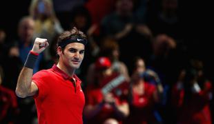 Federer z nogo in pol že v polfinalu, Murray razveselil občinstvo