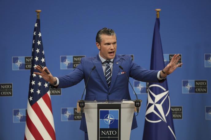 Pete Hegseth | Druga osrednja tema tokratnega ministrskega zasedanja in vrha bo tudi nadaljnja podpora Ukrajini. Po sredinem srečanju kontaktne skupine za Ukrajino se bodo ministri danes neformalno sestali v okviru Sveta Nato – Ukrajina. Na fotografiji Mark Pete Hegseth. | Foto Guliverimage