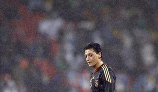 Özil: Ostal bom v Bremnu