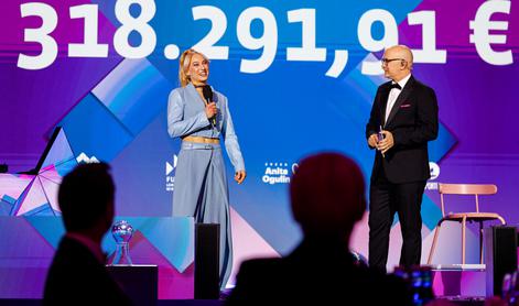 Janja Garnbret s podporniki zbrala skoraj 320.000 evrov in dobrodelno palico predala Tinetu Urnautu