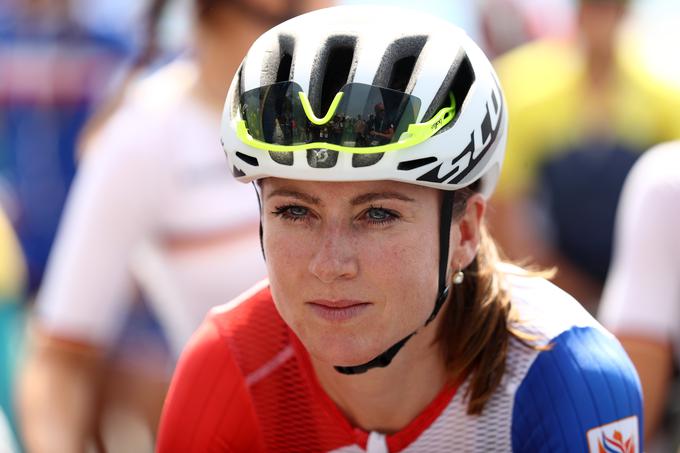 Annemiek Van Vleuten je hitela naslovu olimpijske prvakinje naproti, a ji je načrte prekrižal padec. | Foto: 