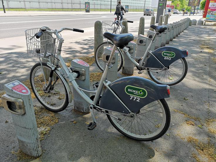 Sistem izposoje koles Bicikelj je danes zelo priljubljena dopolnitev mobilnosti. Od leta 2011 je bilo že okrog šest milijonov izposoj.  | Foto: Gregor Pavšič