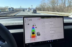 Očitno kmalu Teslin preobrat na sredinskem zaslonu #foto