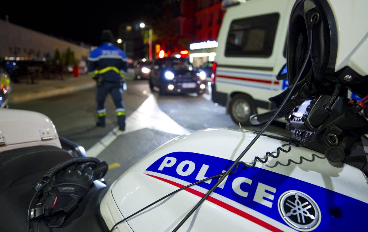 Policija Francija | Moški se je predal policiji.  | Foto Guliverimage