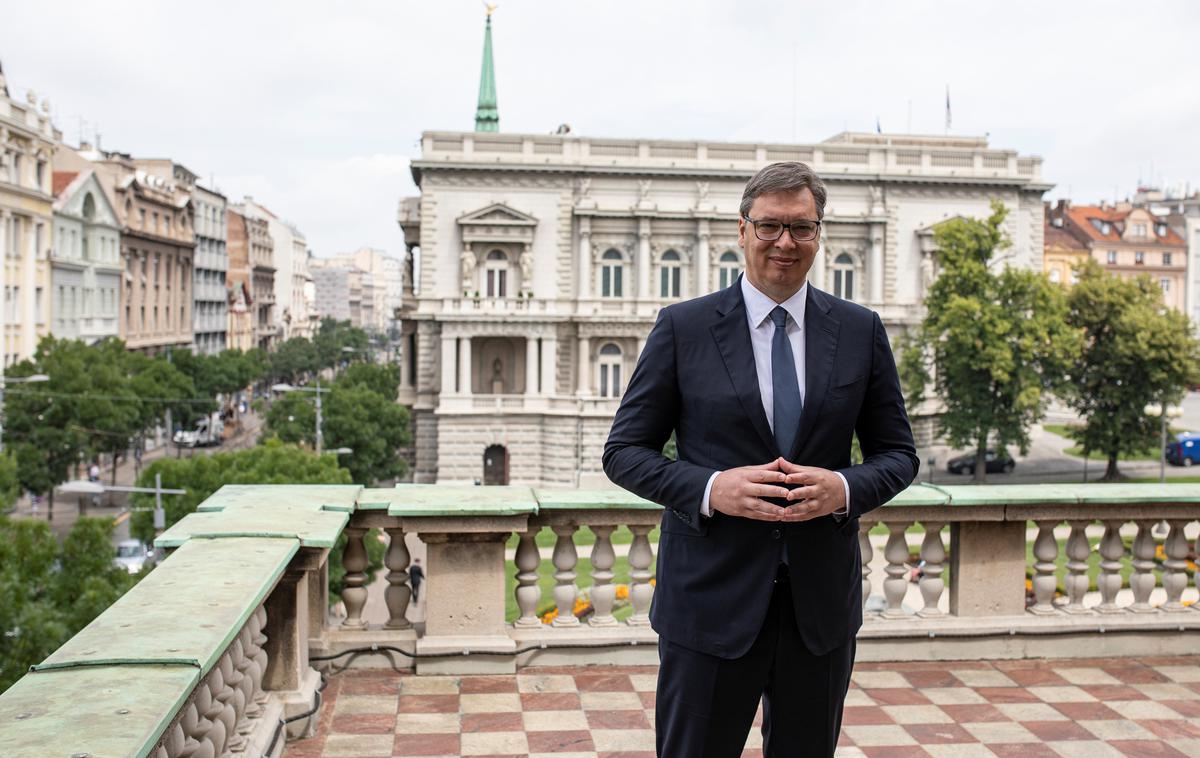 Aleksandar Vučić | Čeprav se bo za 250 poslanskih sedežev v srbski narodni skupščini potegovalo 21 strank, bo stranka predsednika države Aleksandra Vučića po napovedih postala absolutna zmagovalka. | Foto Reuters