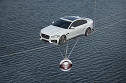 Jaguar XF - lahko gradnjo in tehnični napredek dokazoval na jeklenicah nad Temzo
